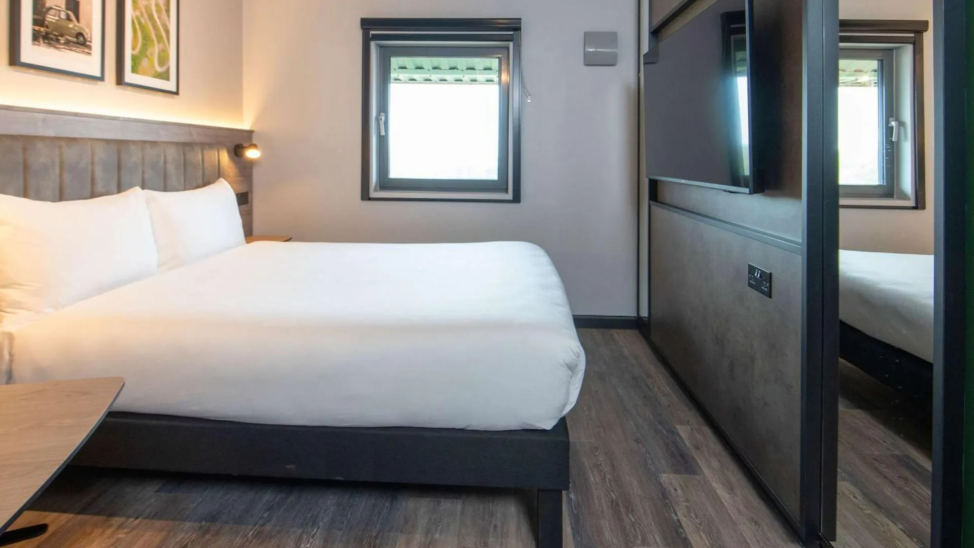 Ibis Styles London Gatwick Airport Hotel Crawley  3*, Crawley (West Sussex)
